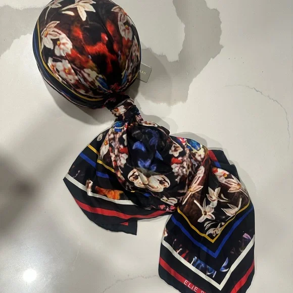 Elie Saab Elegant Floral Silk Scarf Turban - Picture 2 of 6